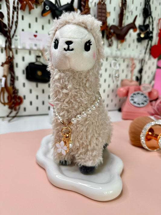 Pearl Blossom Charm — Elegant Bag Accessory